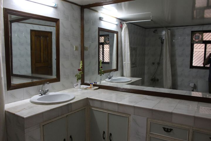 Room 18 of 27
