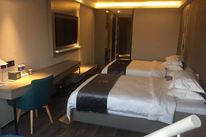 Room 5 of 33