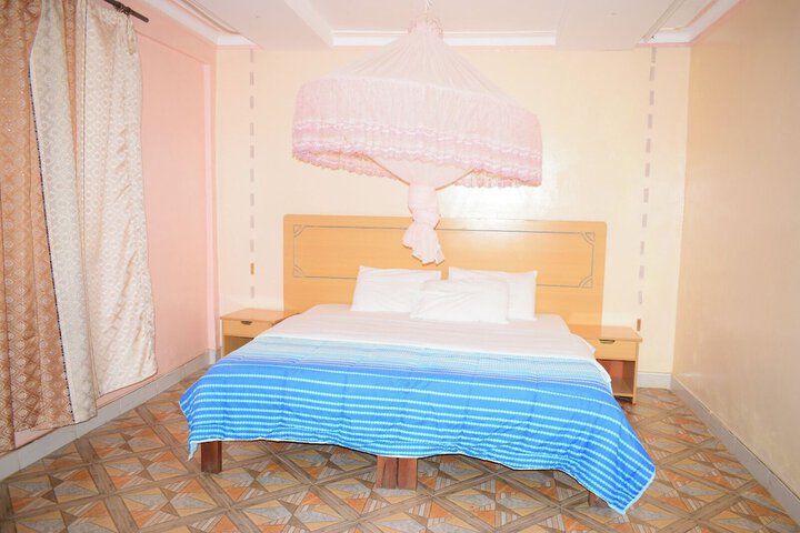 Room 16 of 66