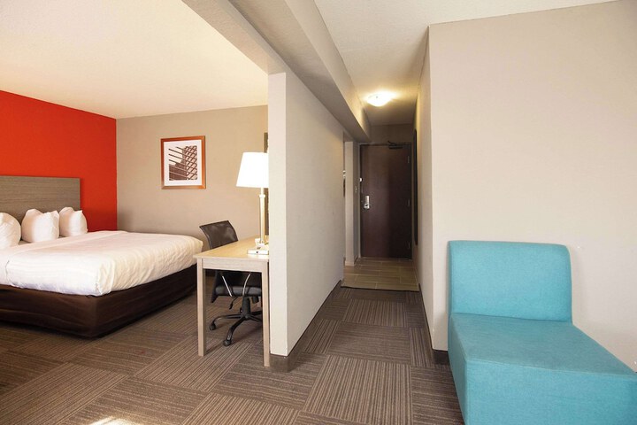 1 Double Bed Accessible (6 of 44)