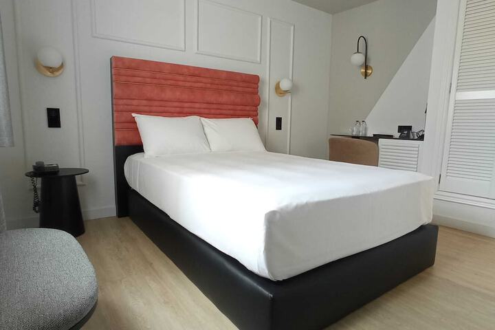 Room 10 of 21