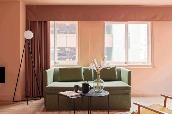 Room 15 of 102