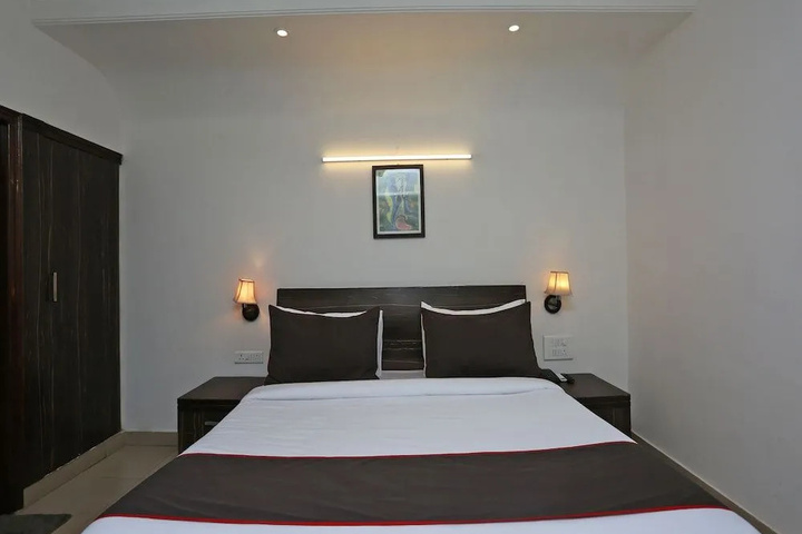Room 3 of 11