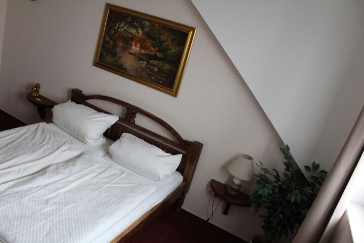 Room 9 of 68