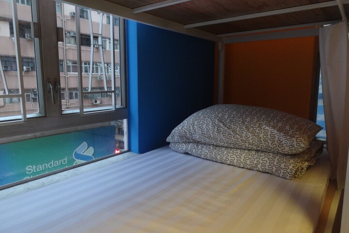 Room 9 of 33
