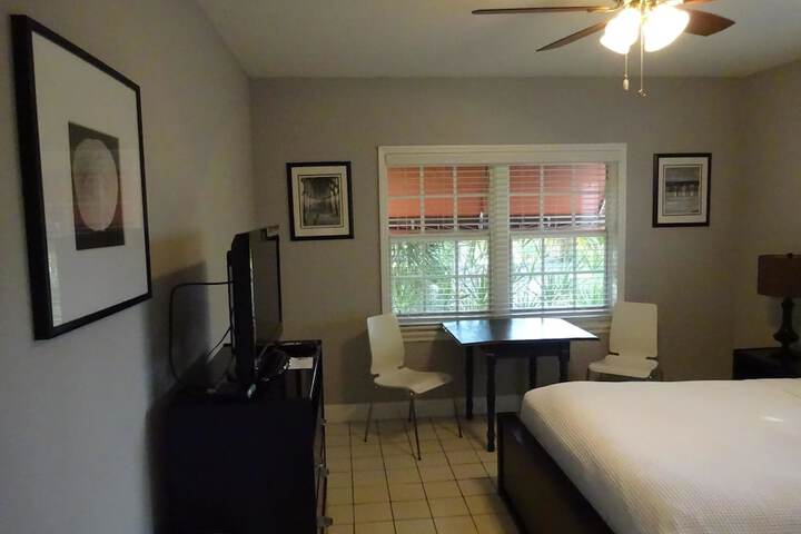 Room 28 of 141