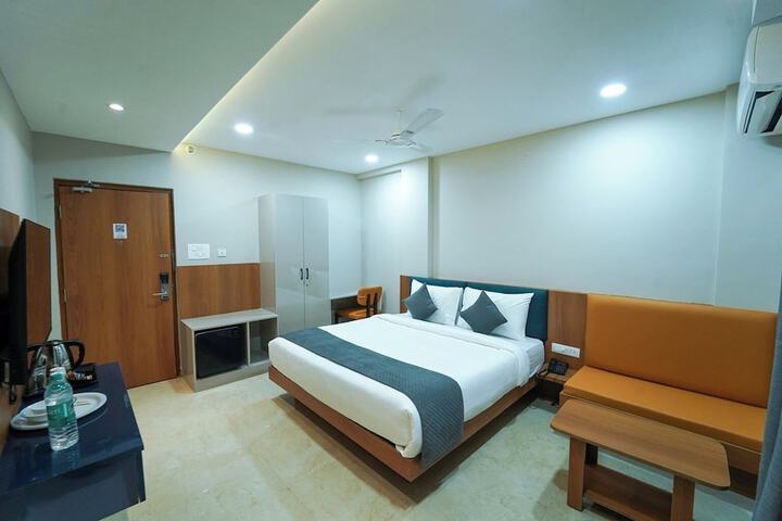 Room 9 of 35