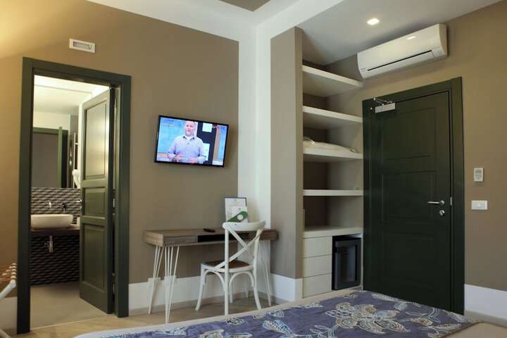 Room 37 of 210