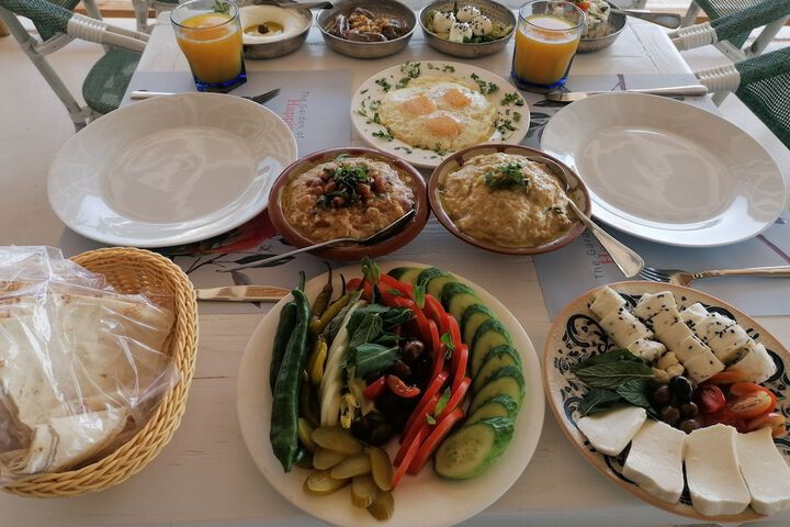 Dining 37 of 64