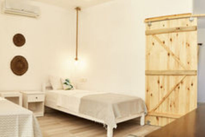 Room 18 of 28