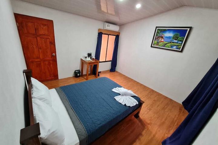 Room 8 of 16