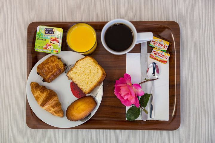 Breakfast/Coffee Service 24 of 40