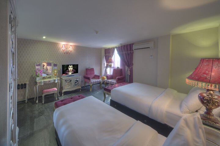 Room 15 of 33