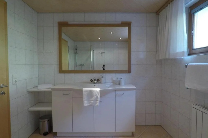 Room 8 of 17