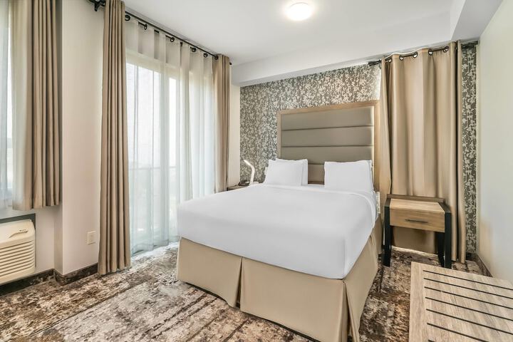 Room 10 of 43