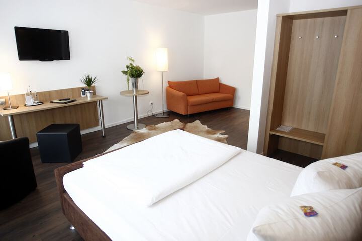 Room 8 of 28