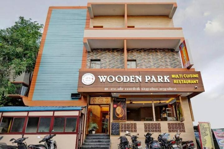 WOODEN PARK HOTEL