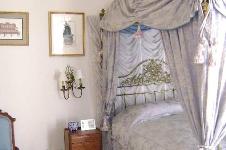 Room 18 of 28
