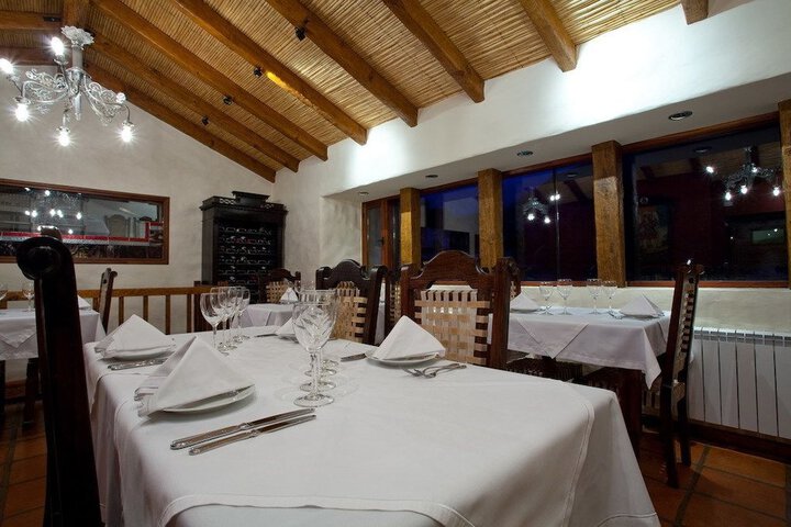 Dining 33 of 59