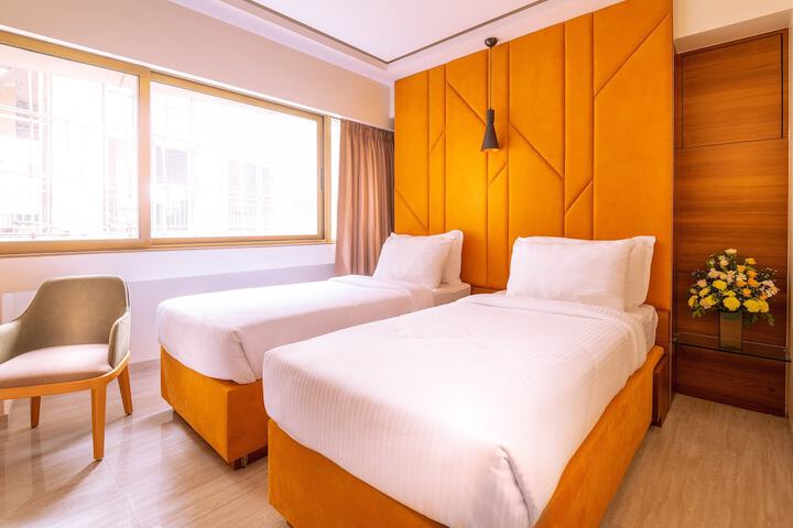 Room 16 of 33