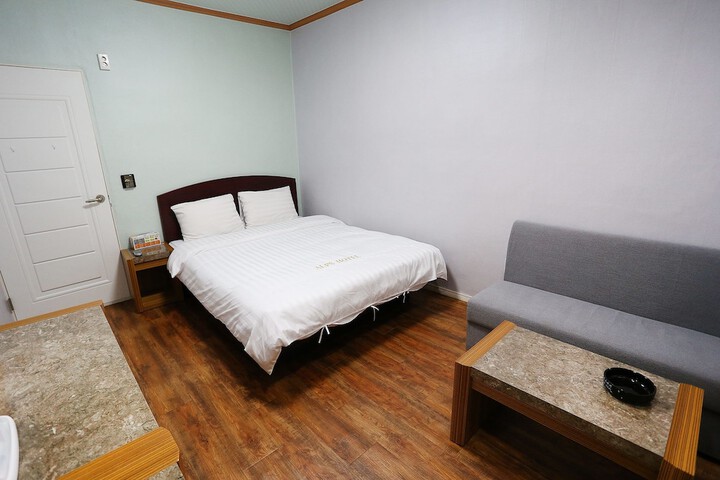 Room 4 of 4