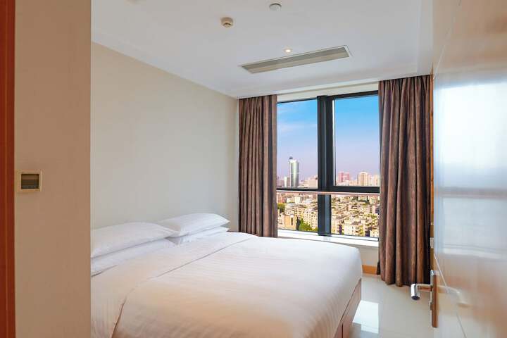 Room 33 of 64