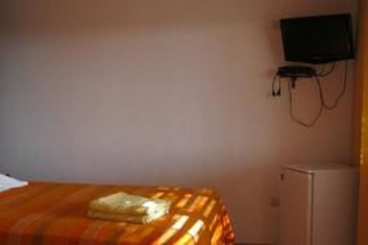 Room 11 of 18