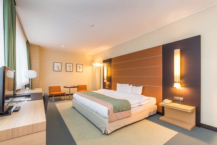 Room 17 of 35