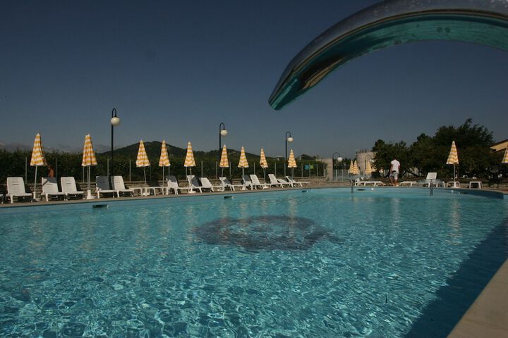 Pool 11 of 33