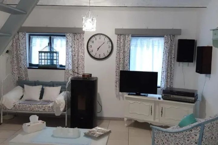 Room 4 of 12