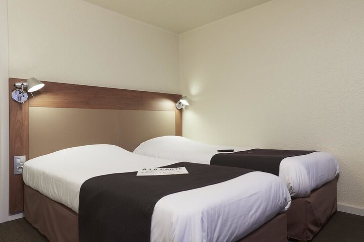 Room 3 of 39