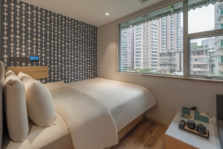 Room 13 of 60