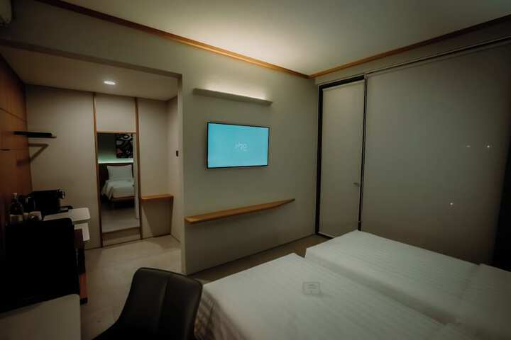 Room 7 of 48