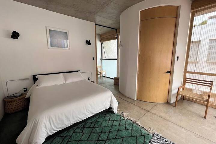 Room 13 of 103