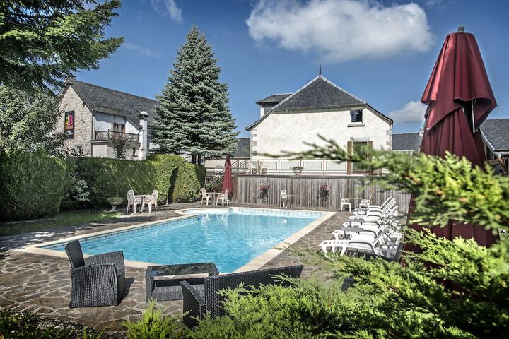 Logis De France Le Rocher Blanc in Albaret-Sainte-Marie