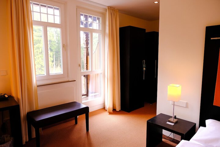 Room 8 of 116