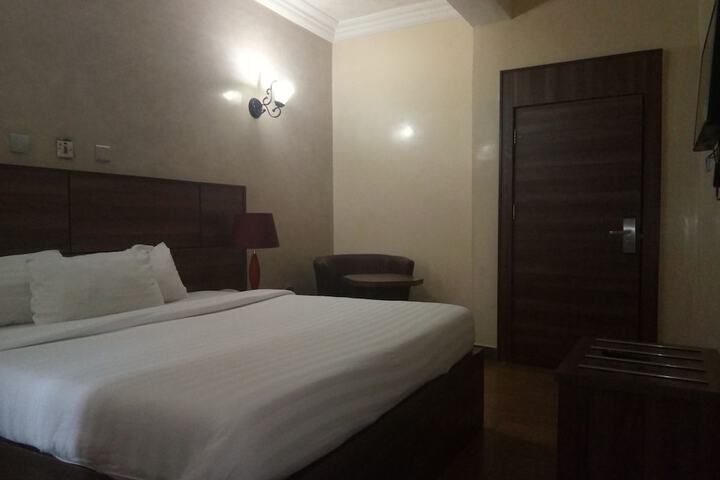 Room 8 of 22