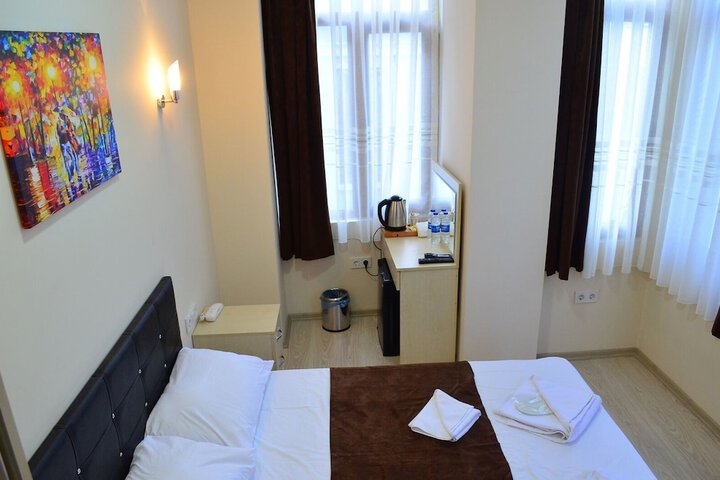 Room 13 of 30