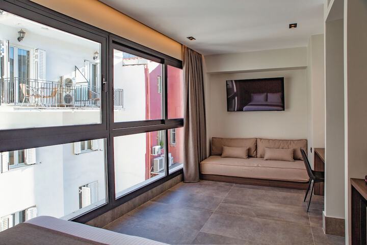 Room 4 of 119
