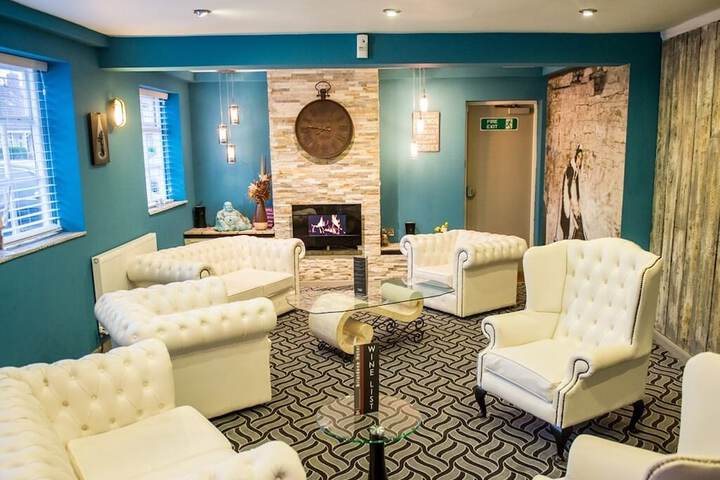 Lounge 50 of 53