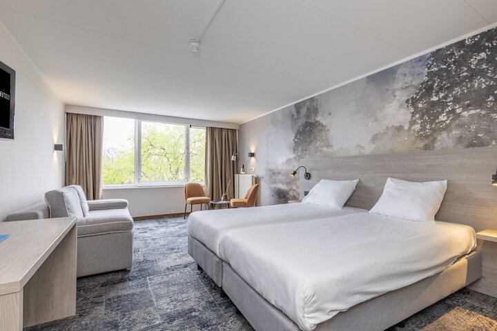 Room 3 of 33