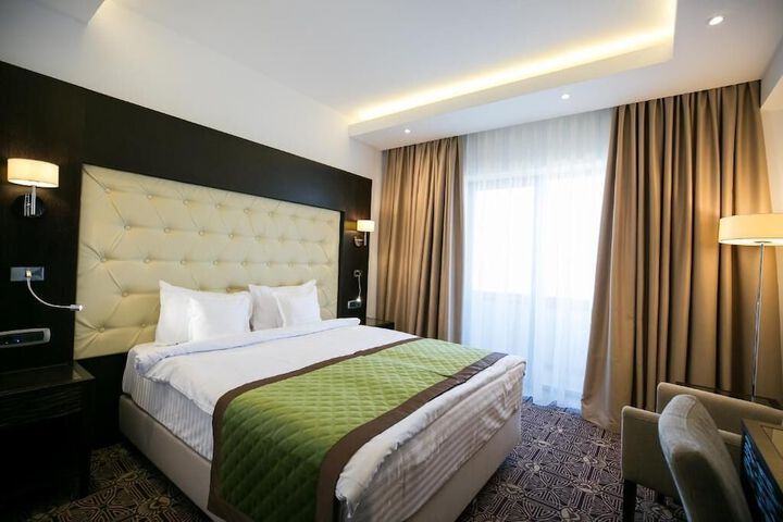 Room 4 of 63