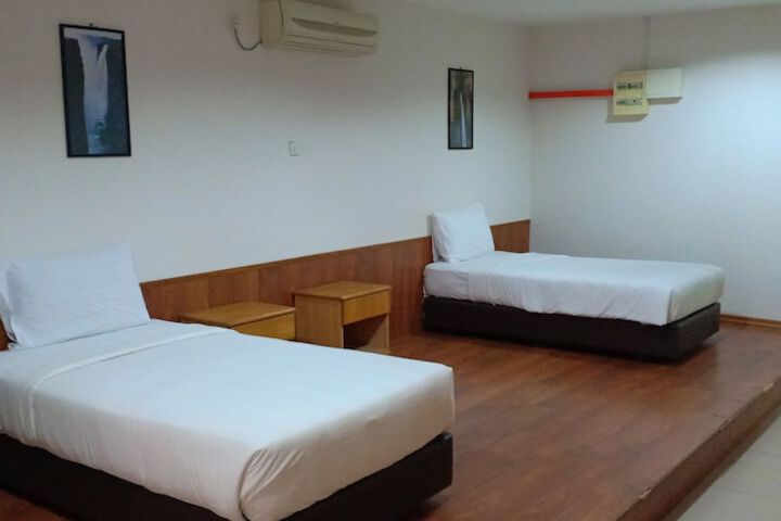 Room 13 of 69