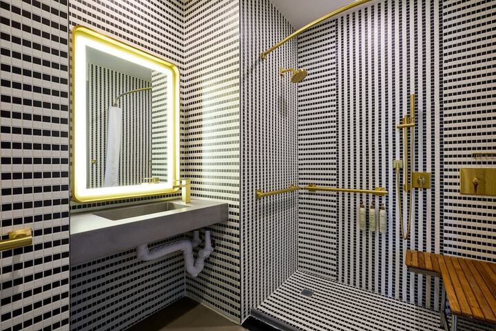 Room 12 of 42