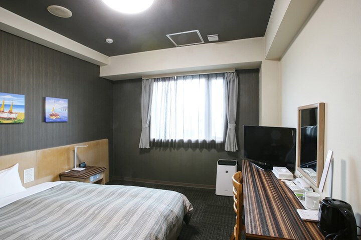 Room 8 of 75