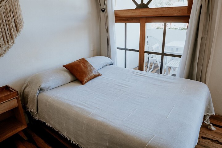 Room 33 of 84