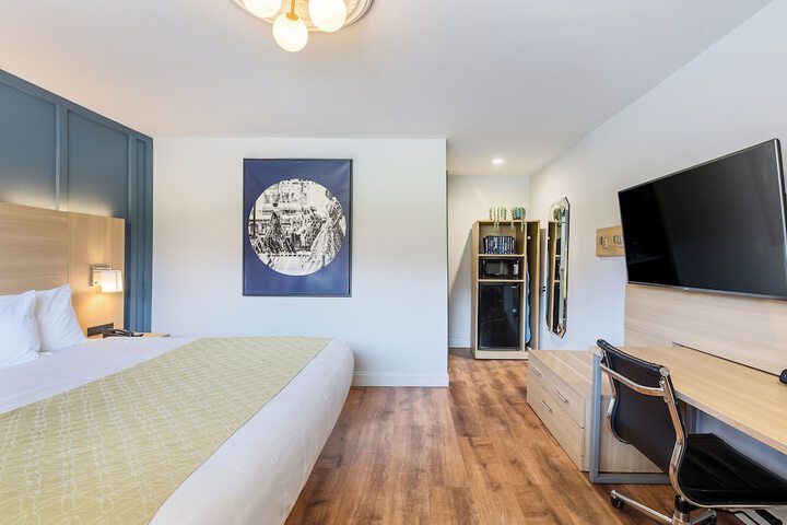 Standard | King Bed (10 of 14)
