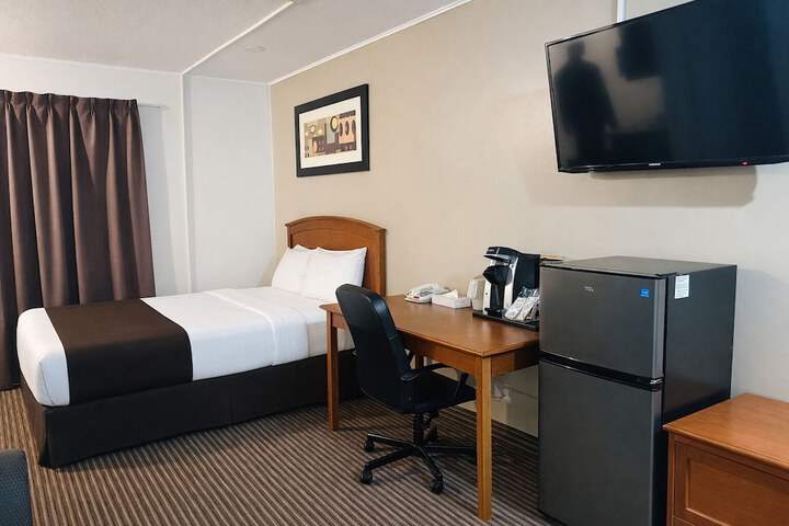 Room 8 of 15