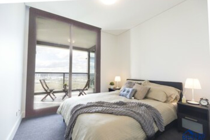 Room 9 of 16