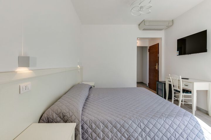 Room 9 of 30